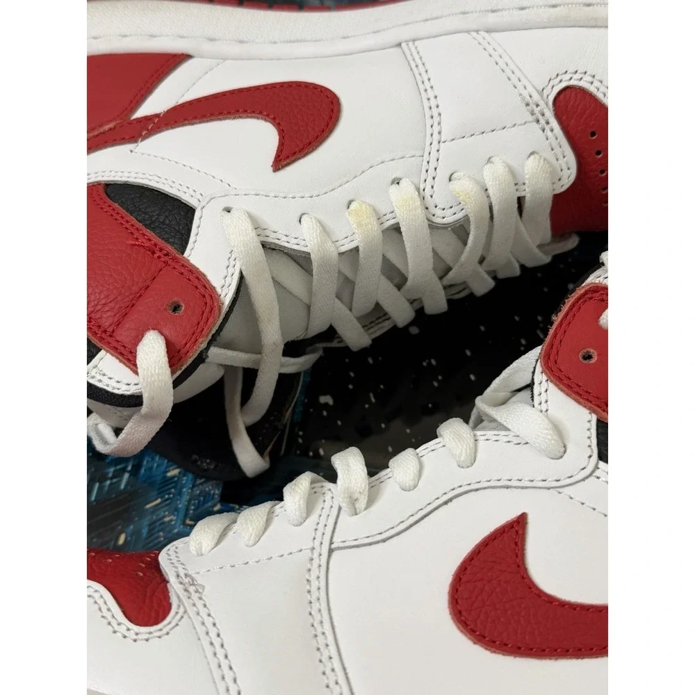 Nike Air Jordan 1 Retro High OG Chicago White Red Black‎ Size 10 555088-161